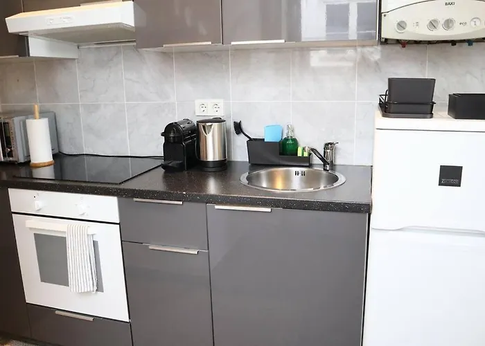 Bloom - Modern One Bedroom Apartment *