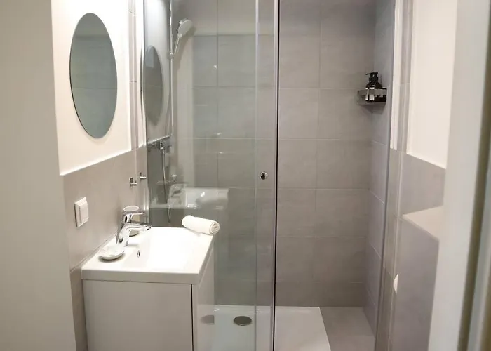 Bloom - Modern One Bedroom *